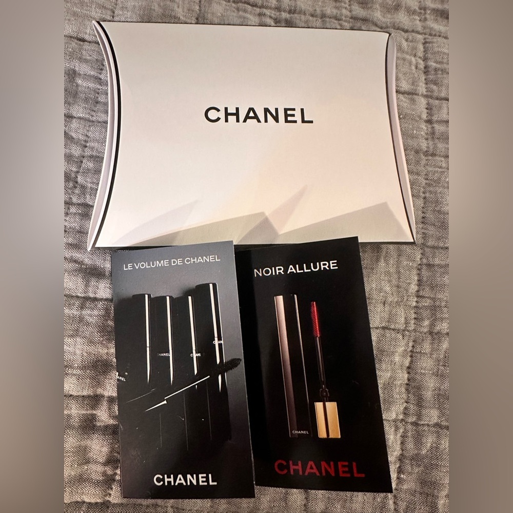 CHANEL NIB!!! Mascara Sample Set in Black with Gift Sleeve